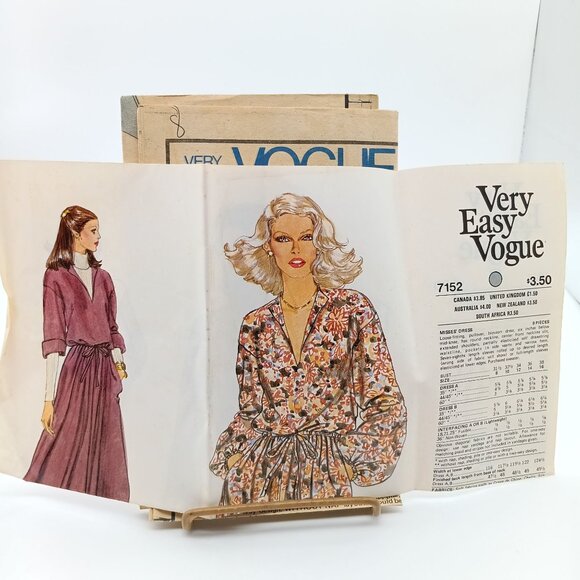 UNCUT Vintage Sewing PATTERN Vogue 7152, Very Easy Ladies 1970s Blouson Dress - Picture 1 of 1